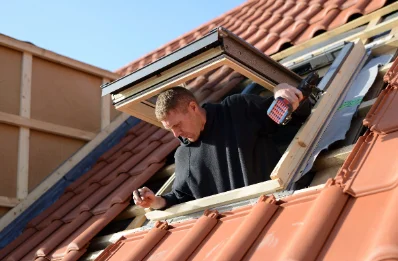 Pose de fenêtres de toit Velux à Versailleux